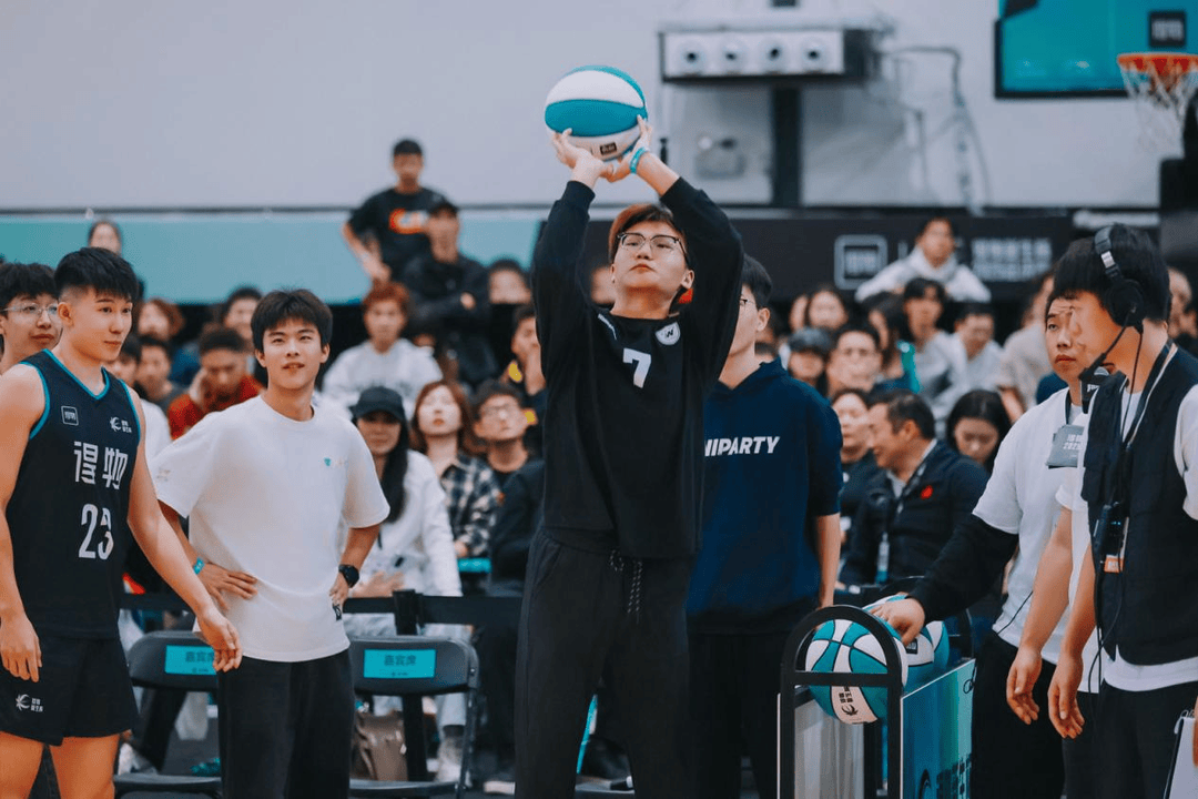 复旦、交大、同济等八大高校集结<strong></p>
<p>个人银行理财</strong>，得物App“新生杯”篮球赛首战上海