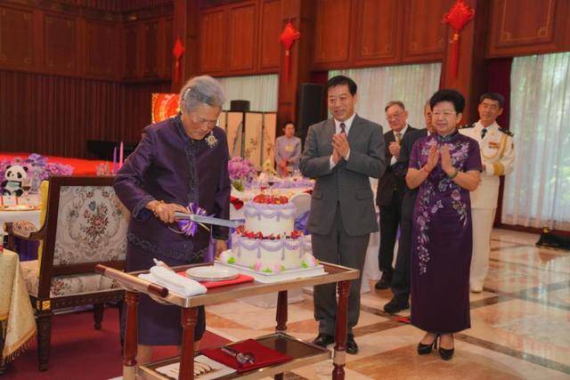 连续有两位国王访华<strong></p>
<p>个人银行理财</strong>，其中一位是建交以来首访，证明了什么？