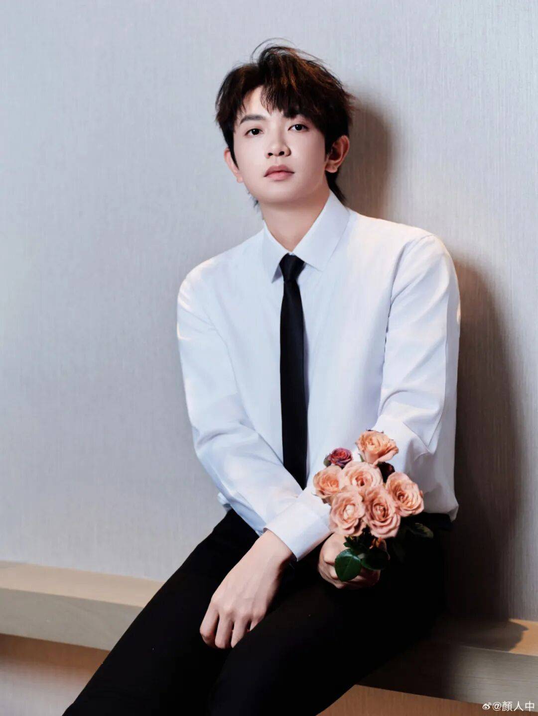 知名男歌手<strong></p>
<p>银行个人理财</strong>，杭州演唱会延迟50分钟，反手 “买一送一”：明年免费加场