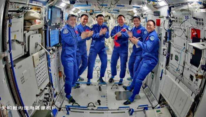 神舟二十号航天员返回任务正有序推进<strong></p>
<p>老人理财</strong>，空间站组合体状态正常