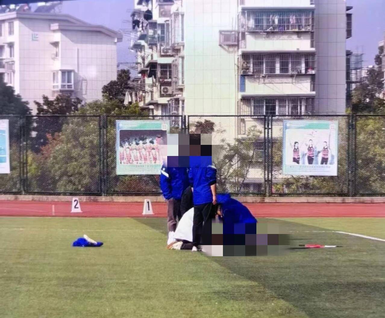 南京一学生在运动会上跑200米时倒地去世<strong></p>
<p>1万理财</strong>，官方：深感痛心，已与亲属沟通妥善处理