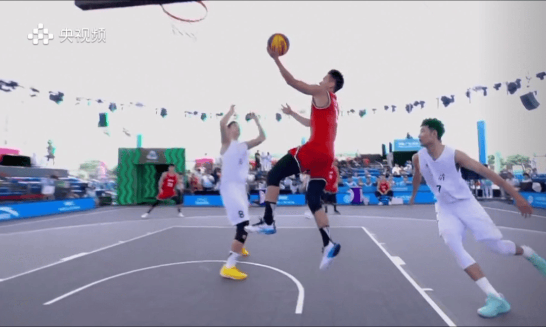 全运会男子三人篮球赛<strong></p>
<p>1万理财</strong>，陈国豪、周泽源代表广东队出战，战胜江苏队取得开门红！