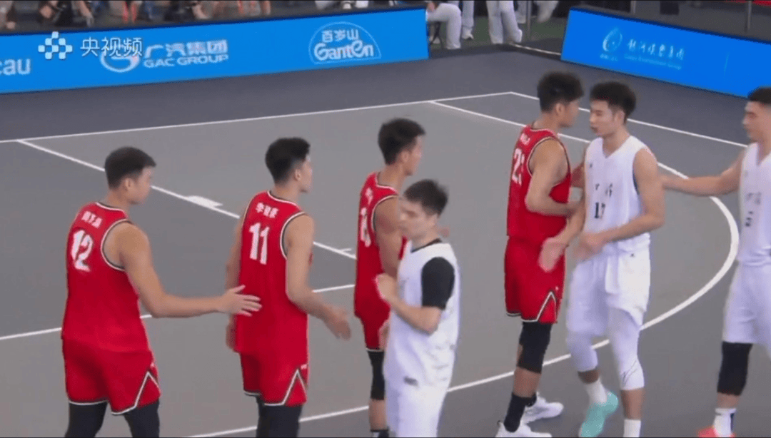 全运会男子三人篮球赛<strong></p>
<p>1万理财</strong>，陈国豪、周泽源代表广东队出战，战胜江苏队取得开门红！