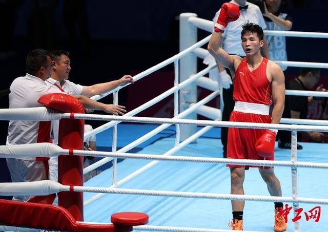 全运会拳击男子80公斤级决赛<strong></p>
<p>1万理财</strong>，王小保夺冠！