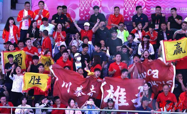 全运会拳击男子80公斤级决赛<strong></p>
<p>1万理财</strong>，王小保夺冠！