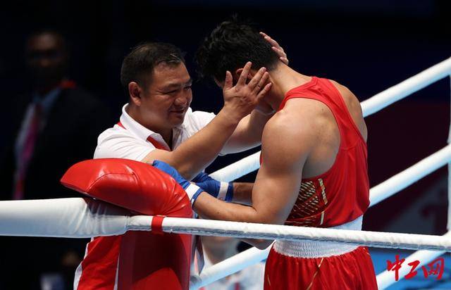 全运会拳击男子80公斤级决赛<strong></p>
<p>1万理财</strong>，王小保夺冠！