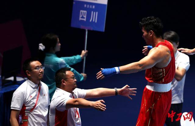 全运会拳击男子80公斤级决赛<strong></p>
<p>1万理财</strong>，王小保夺冠！