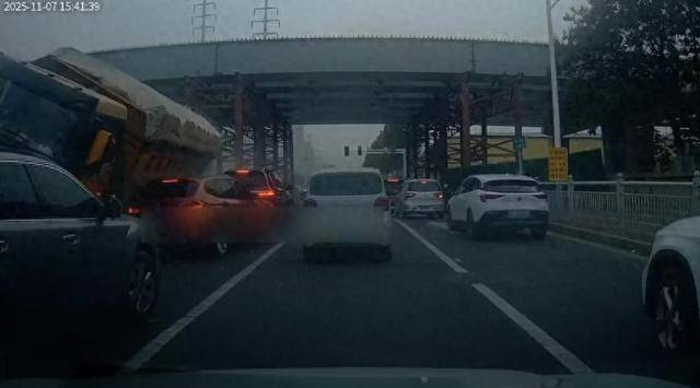 烟台被压死女老师家属欲追究涉事渣土车企业刑责<strong></p>
<p>50万理财</strong>，律师：具有可行性，涉重大责任事故罪