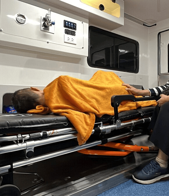 泰国女子被医院宣告脑癌死亡<strong></p>
<p>理财消费</strong>，火化前突然睁眼，现场众人吓到尖叫