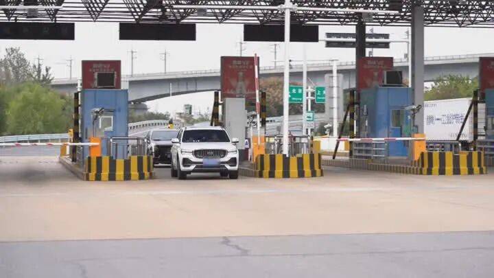 扬州一女子刷短视频惹祸：偷偷去银行取了6万现金<strong></p>
<p>理财消费</strong>，结果……