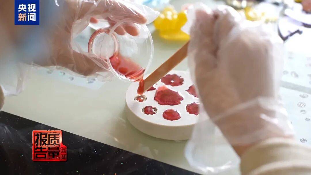 快扔掉！甲醛含量高出上限一倍多<strong></p>
<p>理财消费</strong>，戴防毒面具也不行！