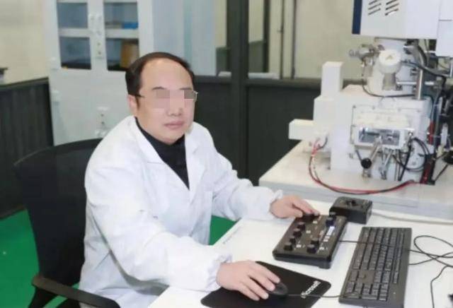 200多万买别墅<strong></p>
<p>理财消费</strong>，大骗子郭某：叫我教授！