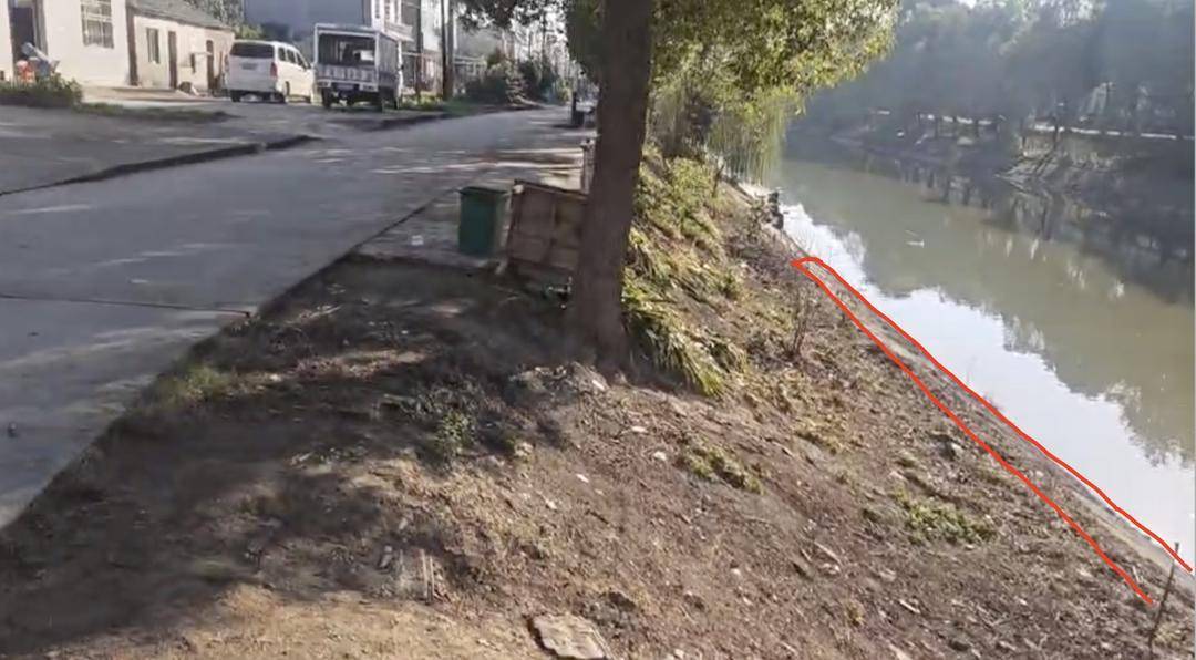 3岁男童家门口落水母亲施救双双遇难<strong></p>
<p>理财消费</strong>，家属质疑“河道护坡陡峭无法自救”