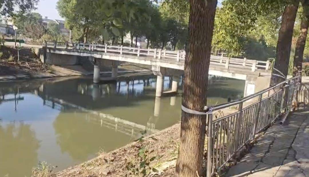 3岁男童家门口落水母亲施救双双遇难<strong></p>
<p>理财消费</strong>，家属质疑“河道护坡陡峭无法自救”