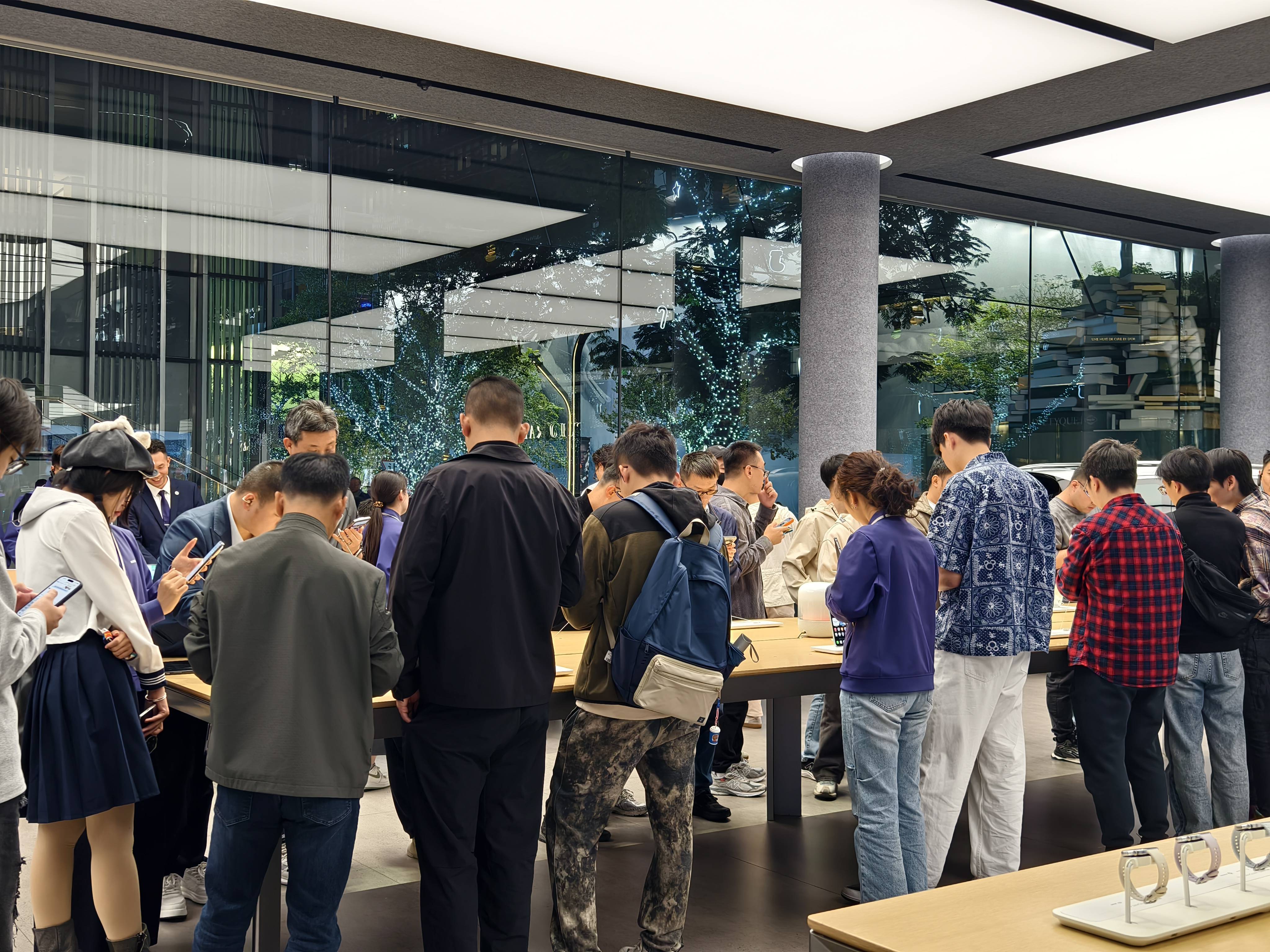 独家｜华为Mate80首批备货30万台左右<strong></p>
<p>零钱通理财</strong>，渠道商称“定价很有魄力”