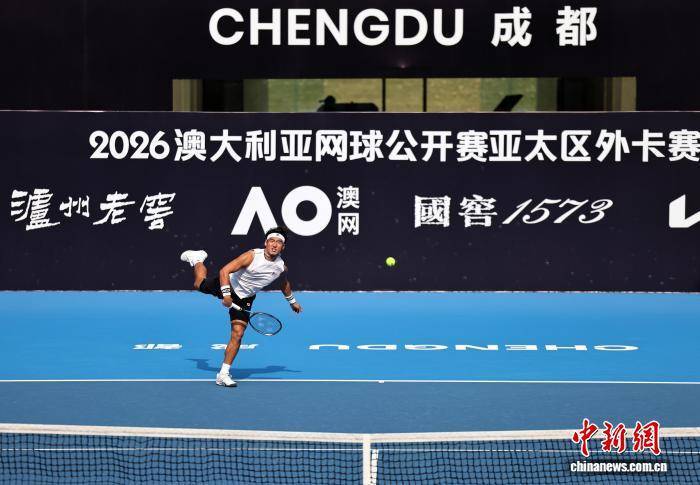 2026澳网亚太区外卡赛男单第一轮：布云朝克特战胜对手晋级8强