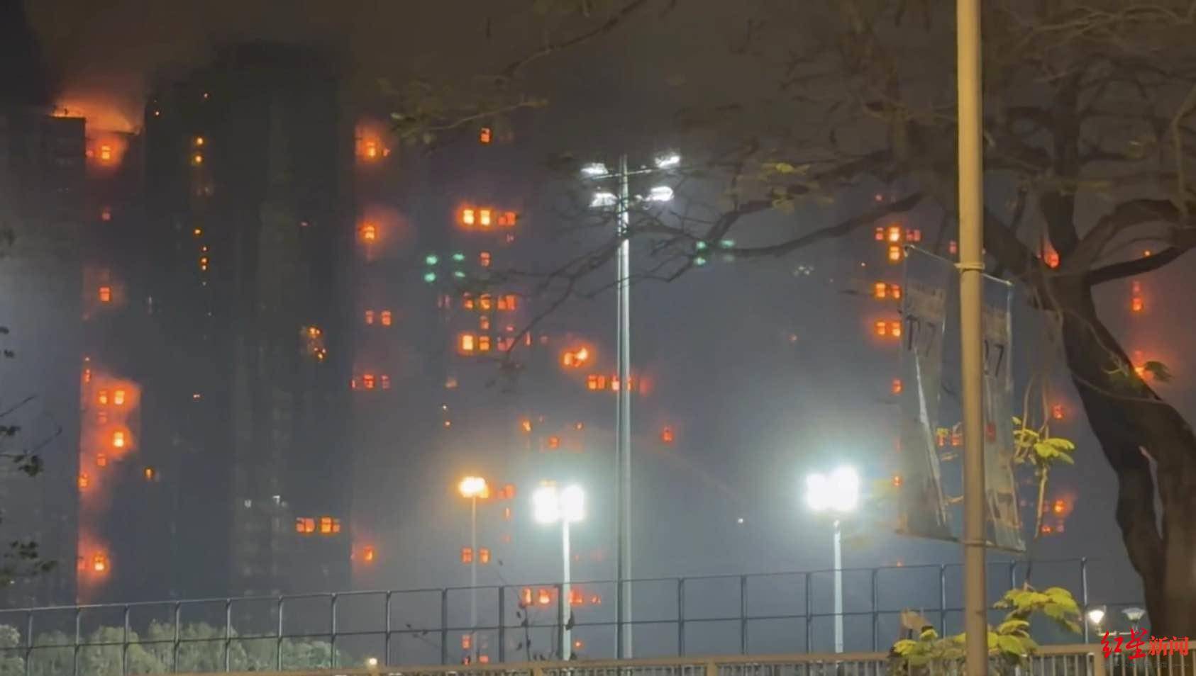 红星新闻实探香港宏福苑大火现场：警员称第一次遇到这么大火<strong></p>
<p>2017理财</strong>，餐厅老板自发为救援人员送餐