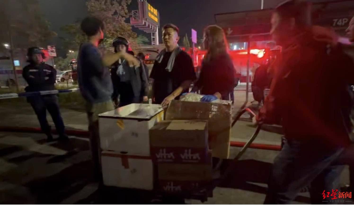 红星新闻实探香港宏福苑大火现场：警员称第一次遇到这么大火<strong></p>
<p>2017理财</strong>，餐厅老板自发为救援人员送餐
