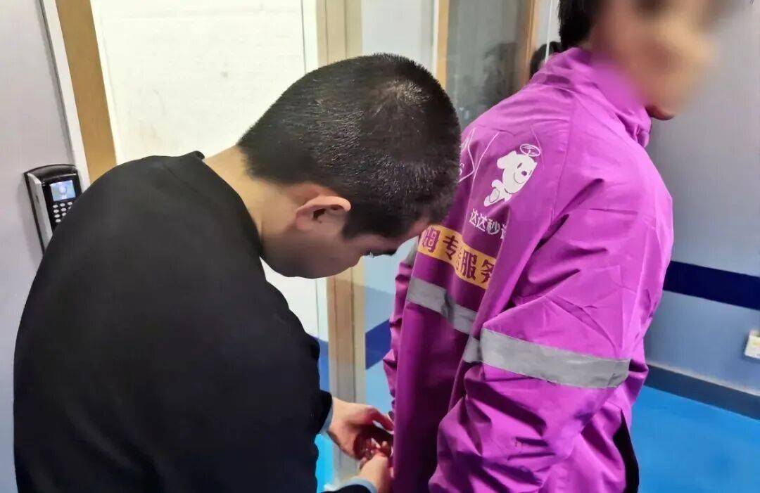 南京一山姆配送员竟是“三逃”人员<strong></p>
<p>2017理财</strong>，送货途中被捕，山姆客服未回应录用合规性