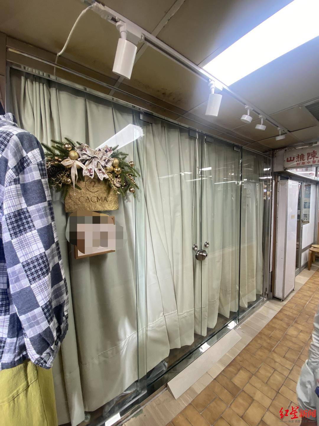 香港消防员何伟豪殉职后<strong></p>
<p>银行定期理财</strong>，女友关了服装店 朋友：她心情不好，短期不会回来开店了