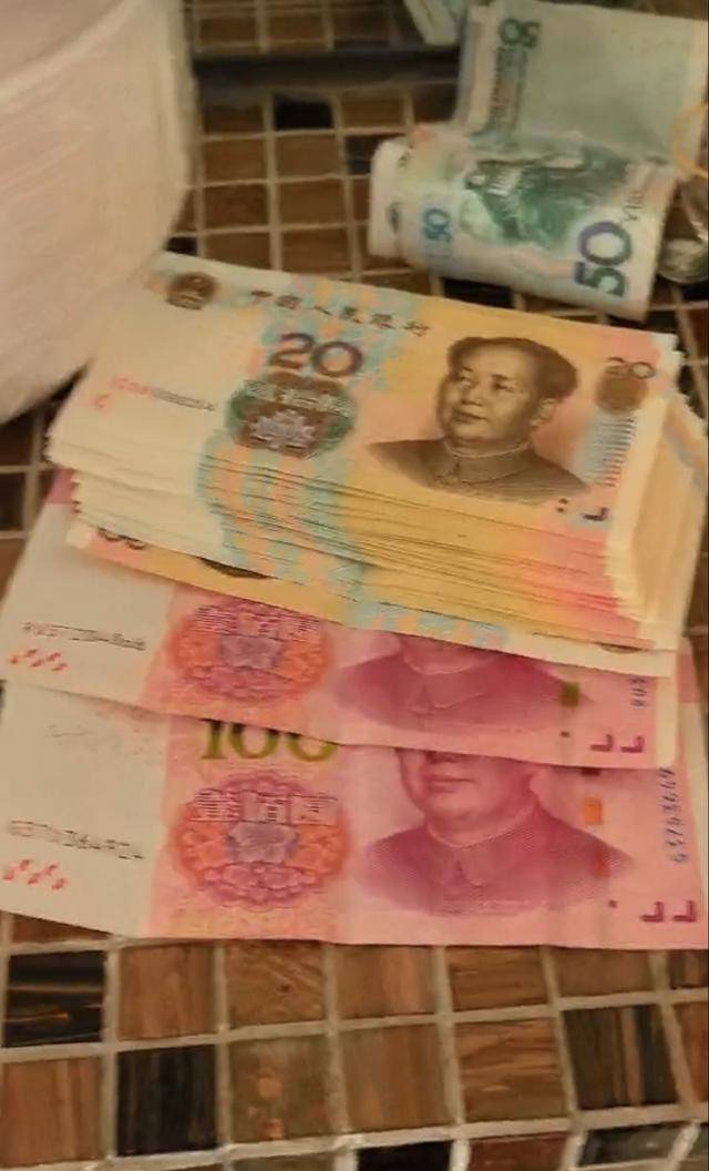 房子要卖了<strong></p>
<p>理财新闻</strong>，两万多现金和珍贵邮票却落在里面，还好有他