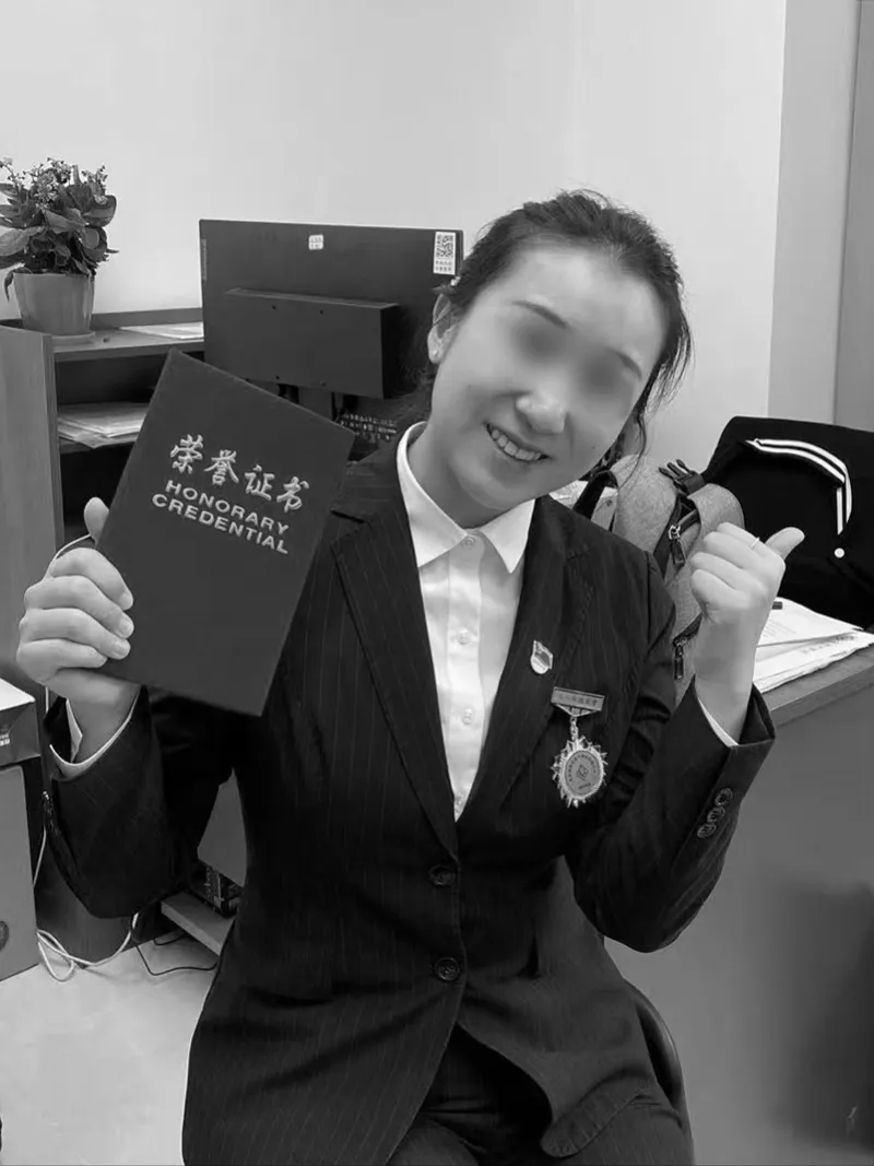 28岁女子被高空抛砖砸中离世<strong></p>
<p>理财新闻</strong>，凶手被判处死刑；家属起诉事发地物业等单位：凶手6天里多次高空抛物