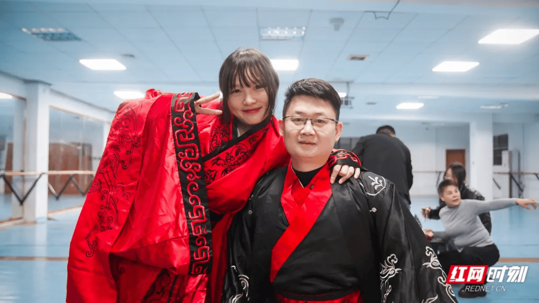 汶川地震被救起的女孩<strong></p>
<p>理财产品利率</strong>，17年后和救她的军人结婚了