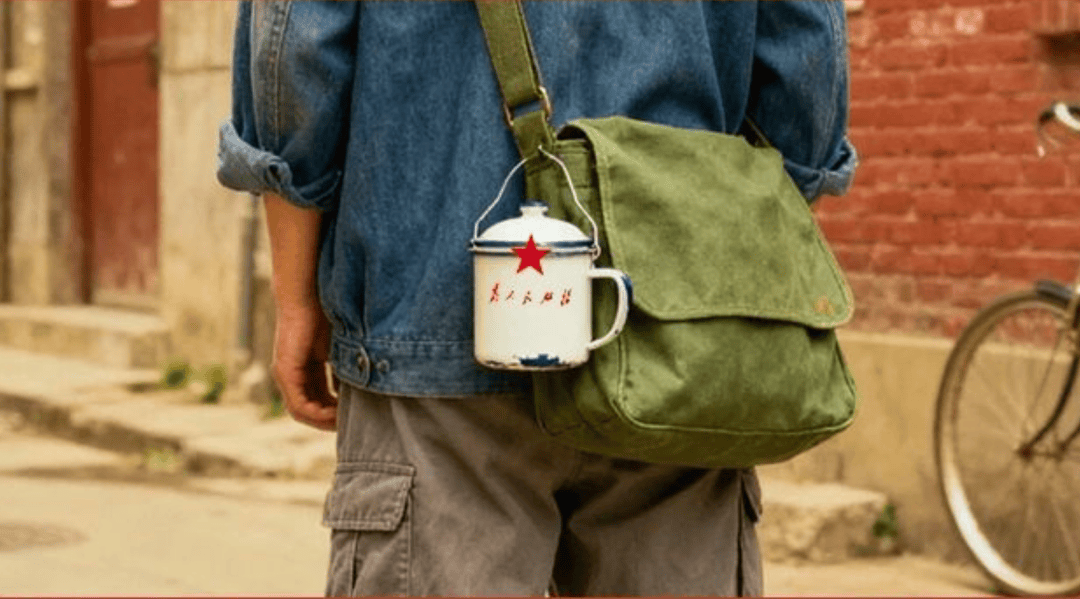 “50块帆布包配3000块包挂”<strong></p>
<p>理财产品利率</strong>，时髦年轻人背半个身家出门