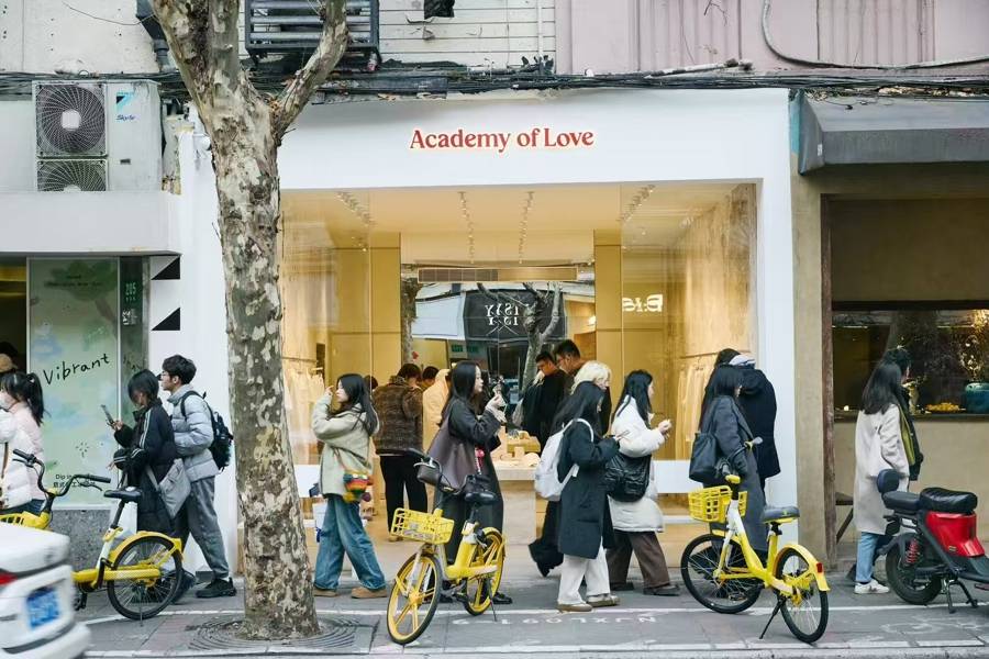 法国人在上海开店<strong></p>
<p>理财的软件</strong>，只卖白色衣服竟然火了丨上海滩上洋掌柜