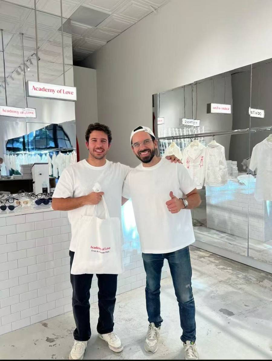 法国人在上海开店<strong></p>
<p>理财的软件</strong>，只卖白色衣服竟然火了丨上海滩上洋掌柜