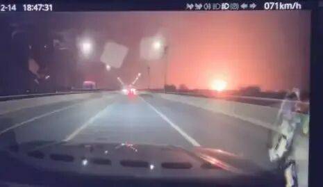 河南偃师一工厂疑发生爆炸<strong></p>
<p>贷贷网理财</strong>，当地回应：再生资源公司发生火情，现场明火已扑灭，无伤亡