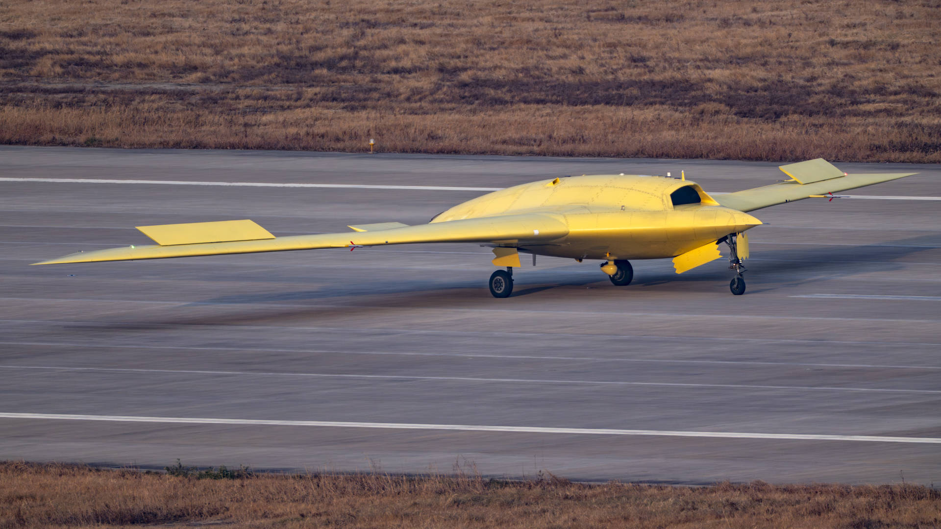 多张高清大图<strong></p>
<p>贷贷网理财</strong>！新型高空高速长航时无人机彩虹-7近日成功首飞