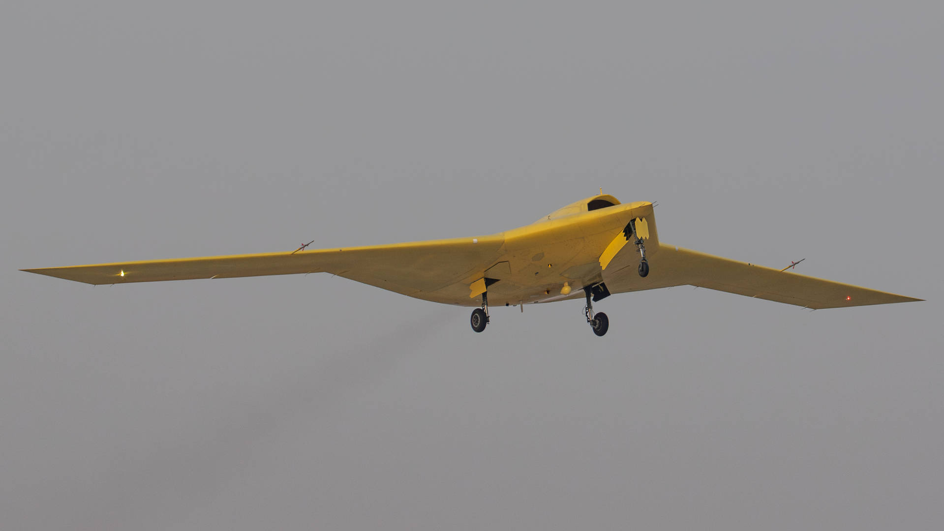 多张高清大图<strong></p>
<p>贷贷网理财</strong>！新型高空高速长航时无人机彩虹-7近日成功首飞