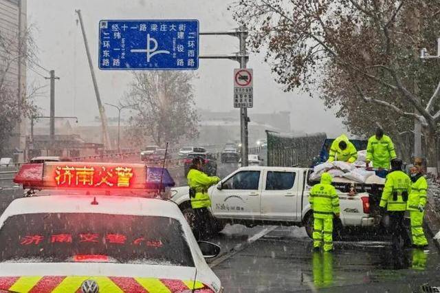 外交部发言人毛宁点赞山东德州交警<strong></p>
<p>贷贷网理财</strong>！