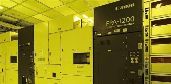 1.4nm制程<strong></p>
<p>理财三方</strong>！纳米压印技术突破