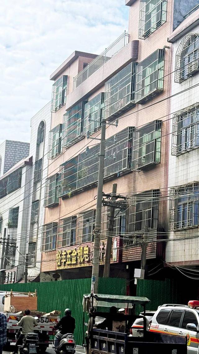 一家四代12人<strong></p>
<p>理财证书</strong>，火灾中丧生背后