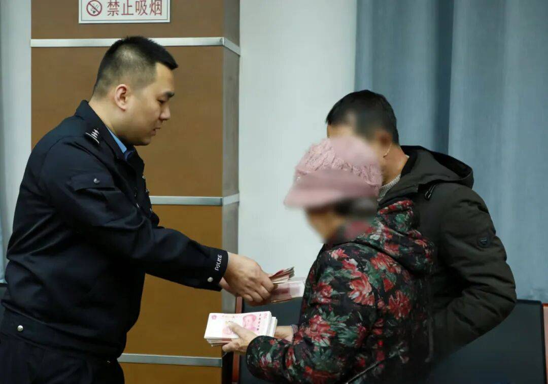 “妈<strong></p>
<p>理财证书</strong>，我撞死人了，快救我！”警方18小时跨省追击“假儿子”