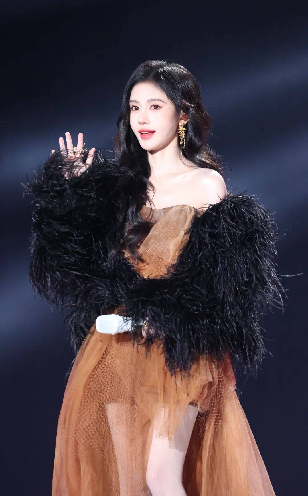 丝芭传媒称鞠婧祎多次编造谎言<strong></p>
<p>理财证书</strong>，“涉嫌严重经济犯罪”，将择日全网公开实名举报