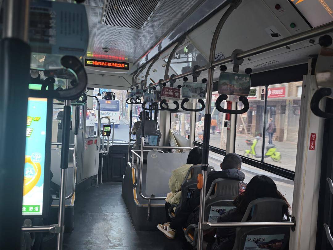 成都地铁2号线东段停运<strong></p>
<p>低风险理财</strong>，通勤压力如何缓解？记者早高峰探访接驳点