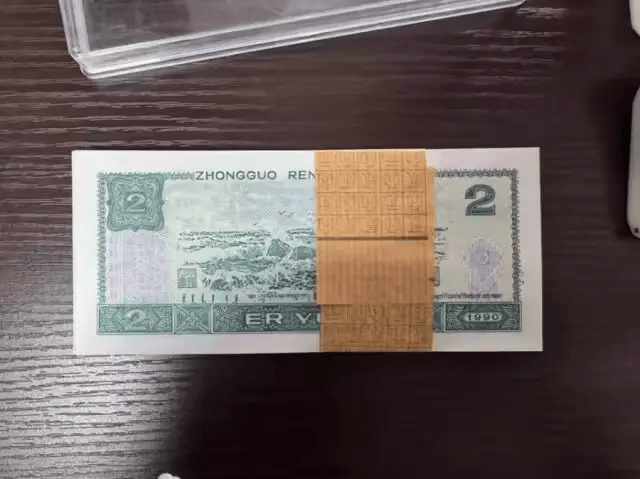 1万多张2元面值人民币被拍卖<strong></p>
<p>理财嘉</strong>，最终以83.16万元成交！