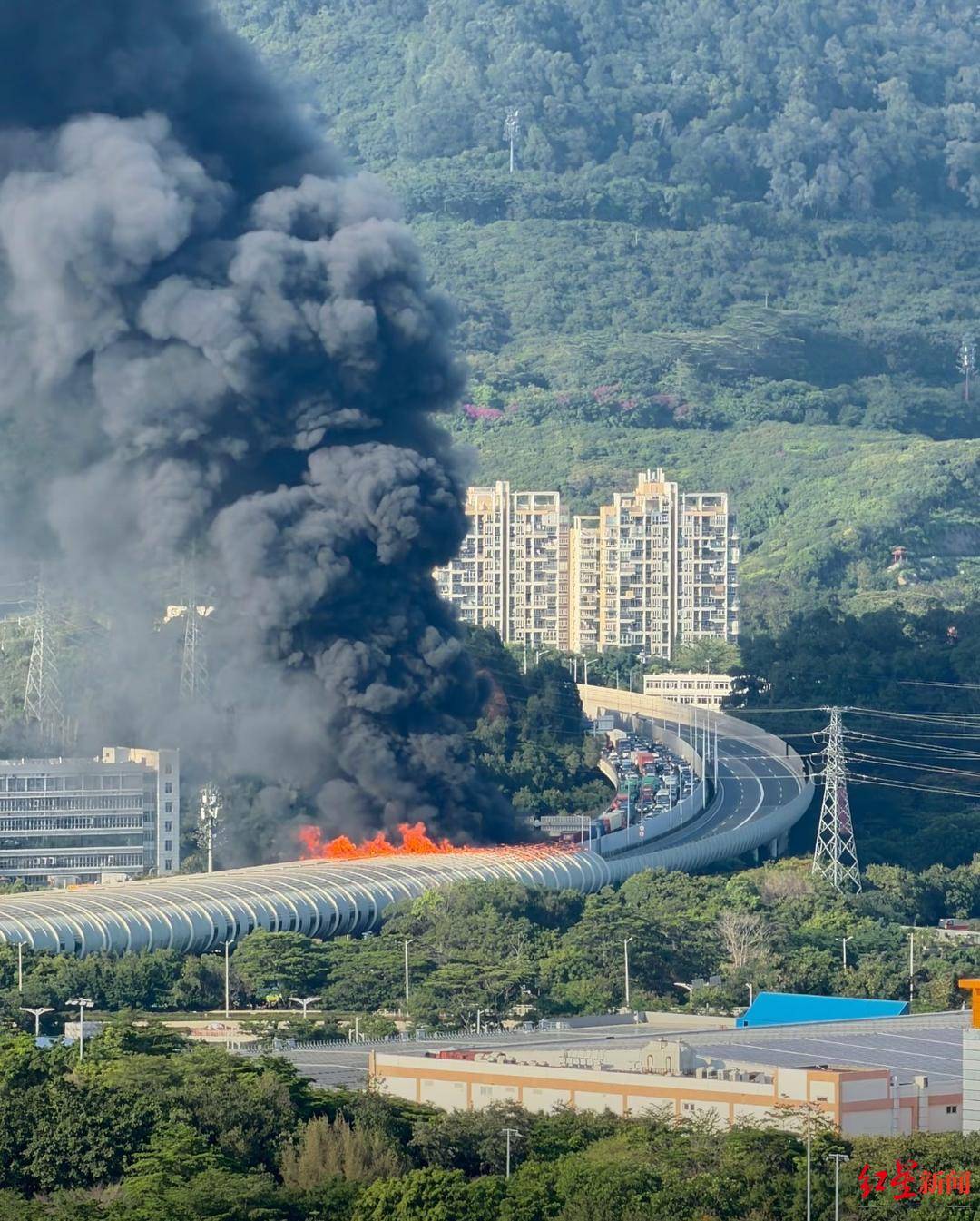 深圳南坪快速发生火情 涉事货车所属公司：三车碰撞<strong></p>
<p>私募理财</strong>，货车并非油罐车，司机人身安全丨求真